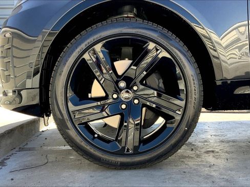 New 2025 Land Rover Discovery Dynamic SE image 10