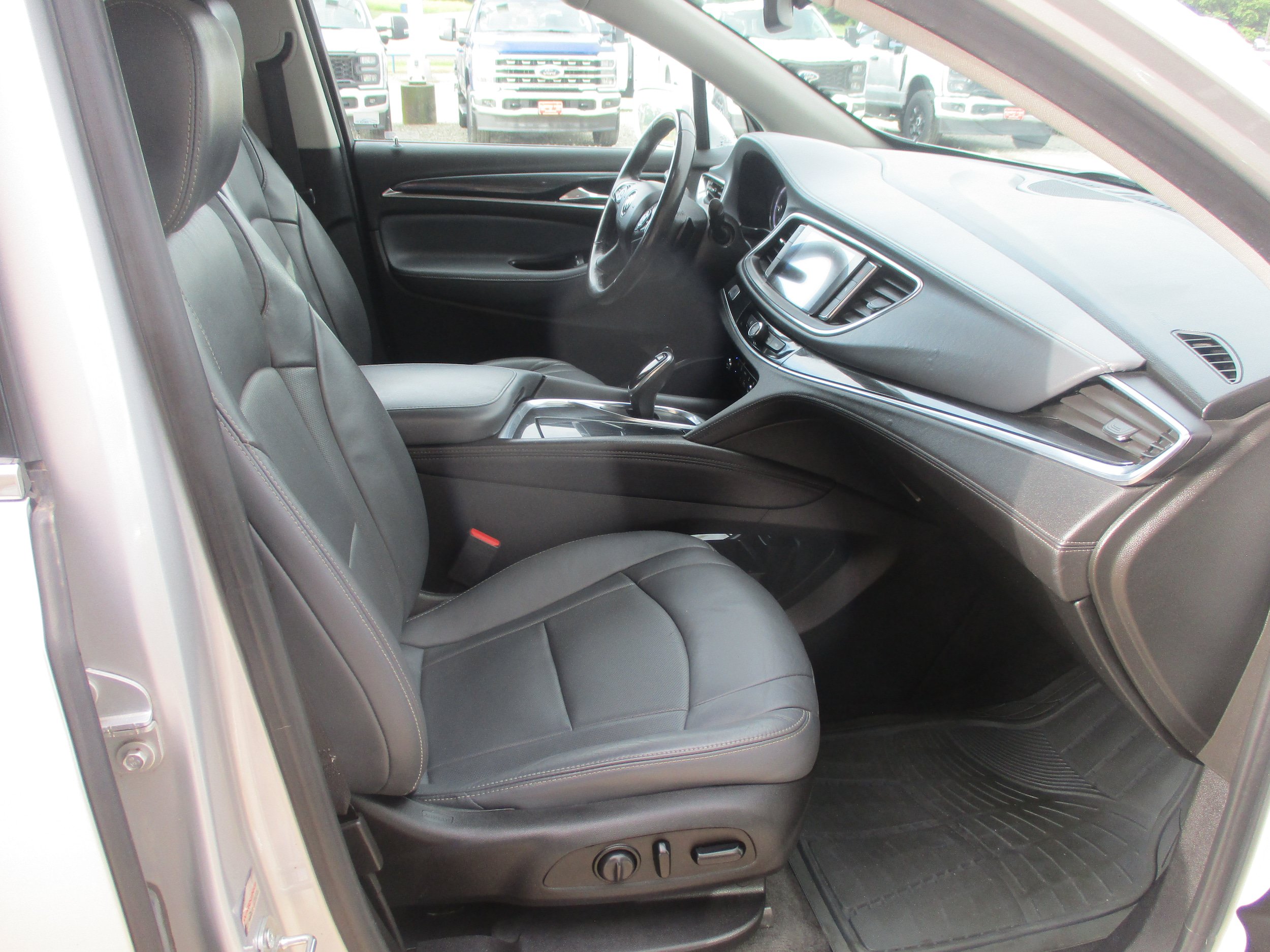 Used 2020 Buick Enclave Essence FWD image 12