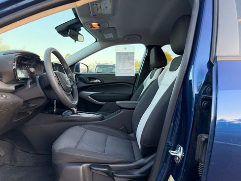 Used 2024 Chevrolet Trax LS w/ LS Convenience Package FWD image 5