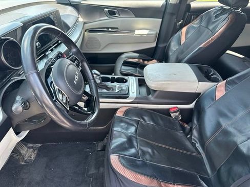 Used 2023 Kia Carnival LX FWD image 13