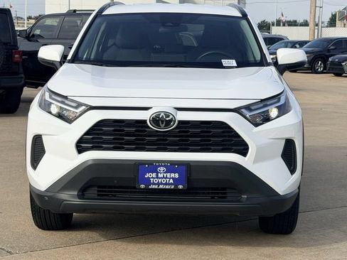 Used 2025 Toyota RAV4 XLE FWD image 3