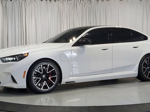 Used 2026 BMW M5 w/ Executive Package AWD/4WD image 4