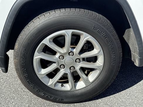 Used 2021 Jeep Grand Cherokee Laredo image 34