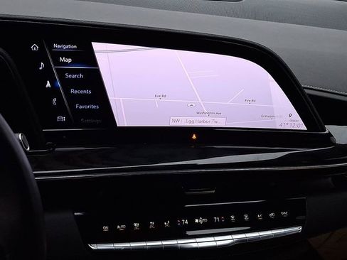 Used 2024 Cadillac Escalade Premium Luxury w/ Performance Package image 23