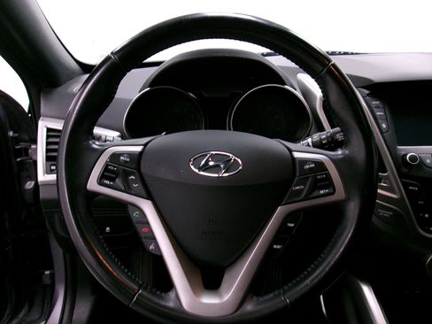 Used 2017 Hyundai Veloster Value Edition image 6