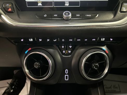 Used 2025 Chevrolet Blazer LT AWD/4WD image 19