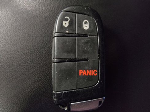 Used 2018 Jeep Grand Cherokee Laredo image 32