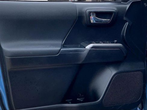 Used 2019 Toyota Tacoma TRD Sport w/ Technology Package RWD image 21
