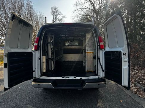 Used 2018 Chevrolet Express 2500 w/ Driver Convenience Package image 7