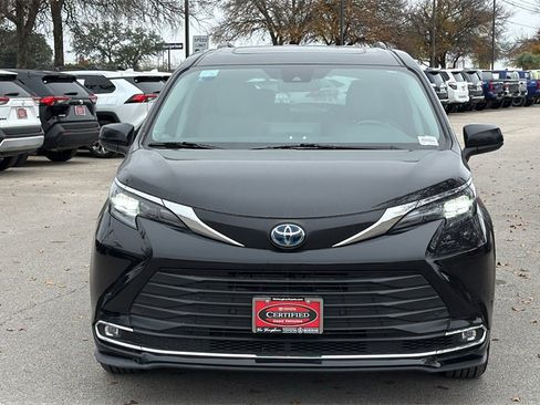 Used 2024 Toyota Sienna XLE image 10