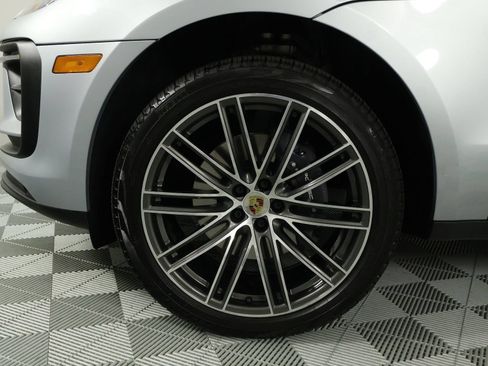 Certified 2026 Porsche Macan AWD/4WD image 30