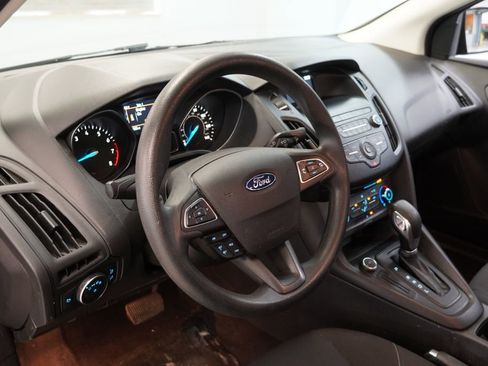 Used 2018 Ford Focus SE FWD image 6
