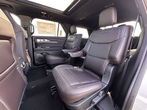 New 2026 Ford Explorer Platinum image 25