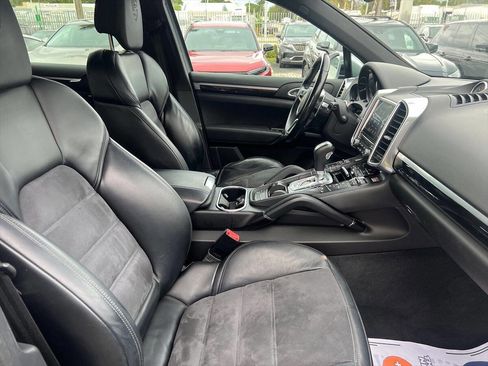 Used 2018 Porsche Cayenne Platinum Edition image 8