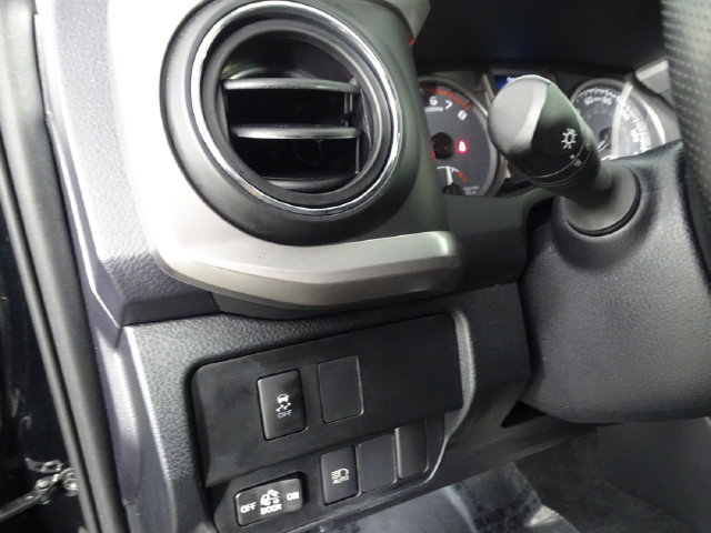 Used 2021 Toyota Tacoma SR5 RWD image 17