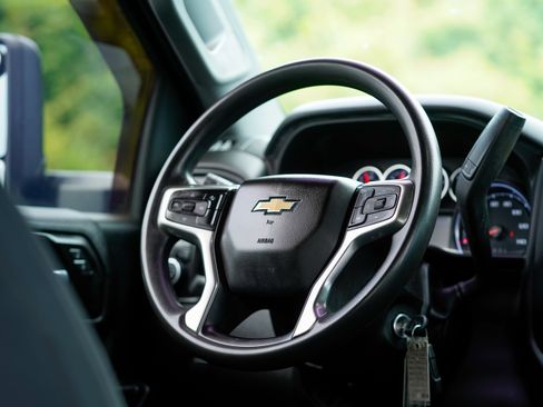 Used 2021 Chevrolet Silverado 2500 Custom w/ Custom Value Package AWD/4WD image 16