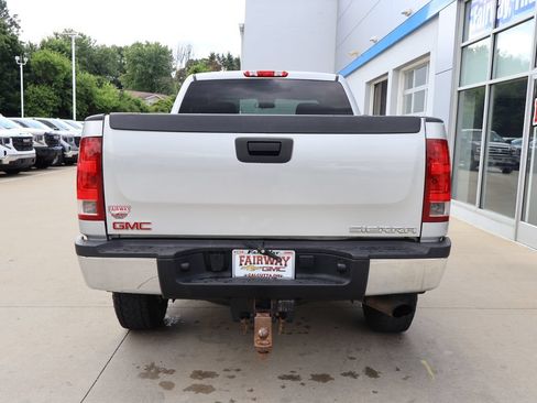 Used 2011 GMC Sierra 2500 W/T w/ Work Truck Preferred Package AWD/4WD image 9