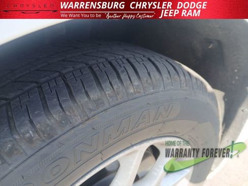 Used 2024 Chrysler Pacifica Touring-L image 29