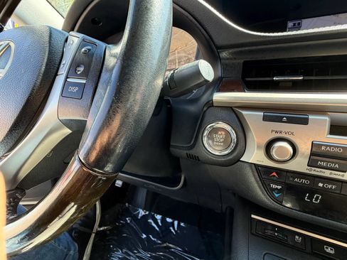 Used 2013 Lexus ES 350 w/ Luxury Pkg FWD image 24