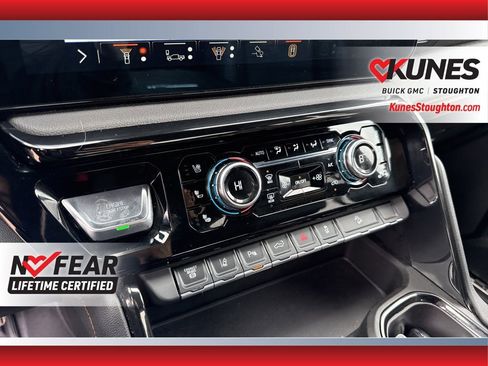 Used 2025 GMC Sierra 2500 AT4 image 34