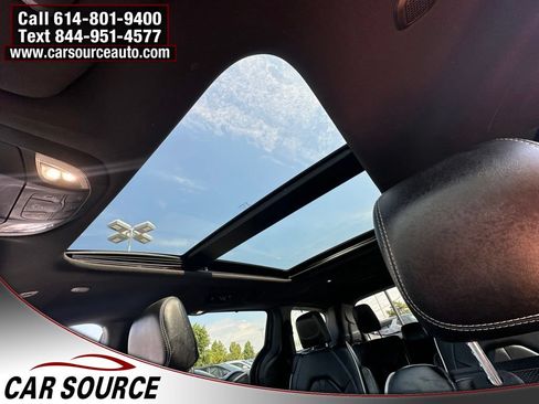 Used 2019 Chrysler Pacifica Limited w/ Advanced Safetytec Group FWD image 17