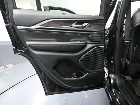 Used 2022 Jeep Grand Cherokee Overland w/ Luxury Tech Group IV image 42