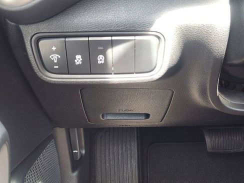 Certified 2025 Kia Soul LX w/ LX Technology Package FWD image 22