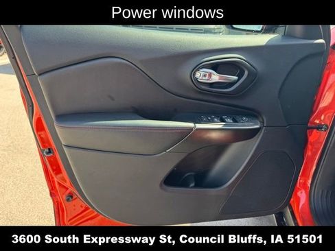 Used 2021 Jeep Cherokee Trailhawk AWD/4WD image 20