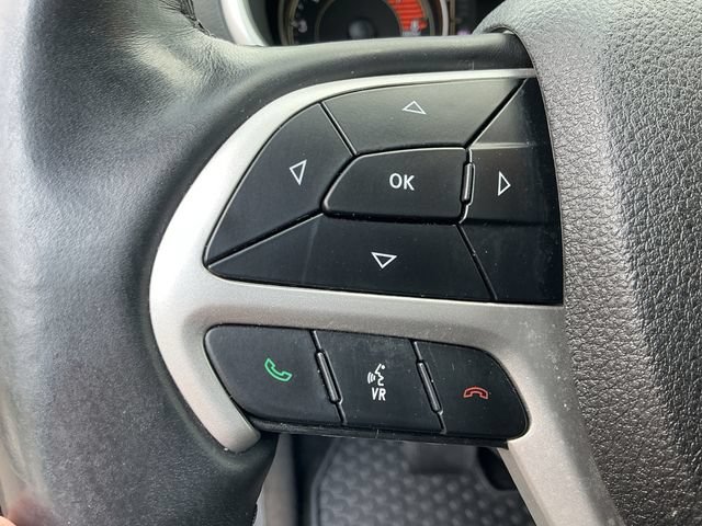 Used 2018 Jeep Cherokee Latitude Plus w/ Comfort/Convenience Group AWD/4WD image 19