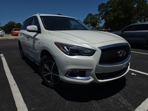Used 2019 INFINITI QX60 Luxe w/ Essential Package FWD image 3