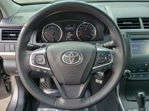 Used 2017 Toyota Camry SE image 24