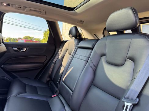Used 2019 Volvo XC60 T6 Momentum w/ Protection Package Premier image 37