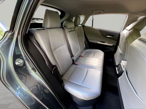 Used 2024 Toyota Venza XLE AWD/4WD image 25