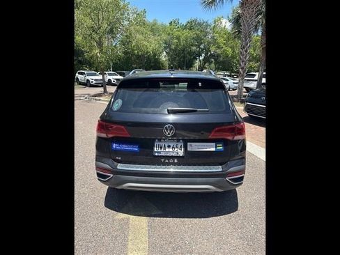 Used 2023 Volkswagen Taos SE w/ Panoramic Sunroof Package FWD image 7