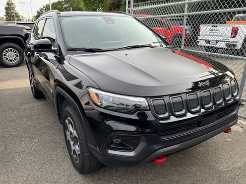 Used 2022 Jeep Compass Trailhawk w/ Trailhawk Elite Group image 2