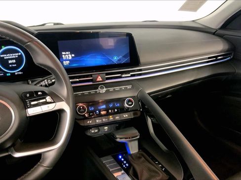 Used 2025 Hyundai Elantra Limited FWD image 6
