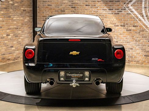 Used 2005 Chevrolet SSR w/ Preferred Equipment Group image 12