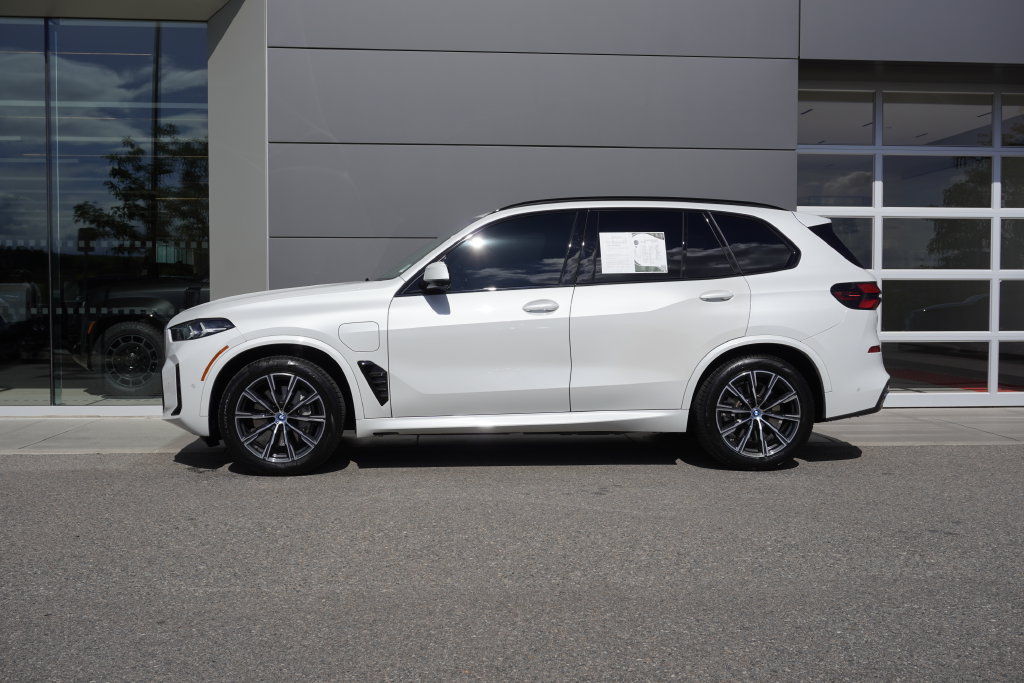 Used 2024 BMW X5 xDrive50e w/ M Sport Package AWD/4WD image 8