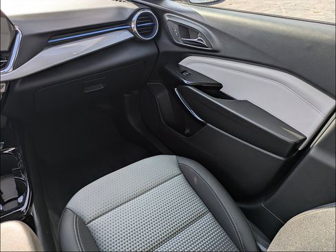 New 2026 Chevrolet Trax LT w/ Driver Confidence Package FWD image 16