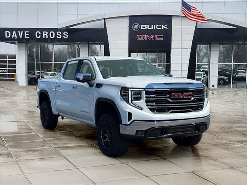 Used 2025 GMC Sierra 1500 SLT image 3