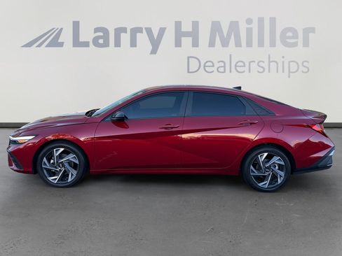 Used 2025 Hyundai Elantra Sport FWD image 2