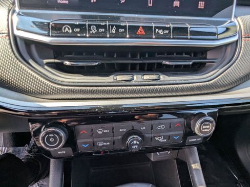 Used 2025 Jeep Compass Trailhawk AWD/4WD image 16
