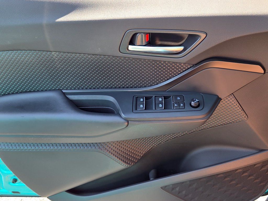 Used 2018 Toyota C-HR XLE FWD image 28
