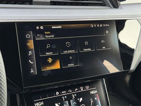 Used 2022 Audi e-tron S Prestige w/ Prestige Package image 15