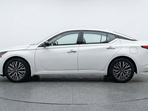 Used 2025 Nissan Altima 2.5 SV image 5