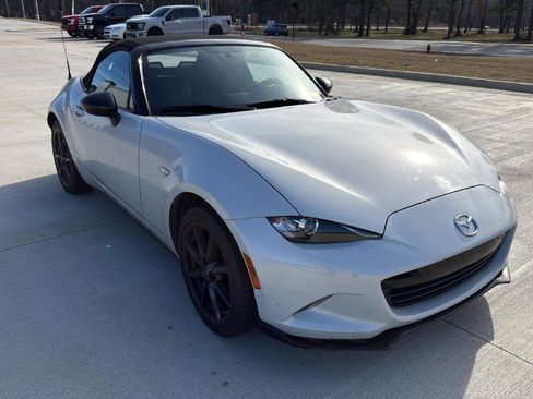 Used 2018 MAZDA MX-5 Miata Club image 2