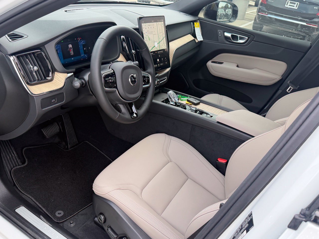 New 2027 Volvo XC60 B5 Core AWD/4WD image 14