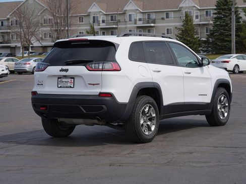 Used 2019 Jeep Cherokee Trailhawk AWD/4WD image 3