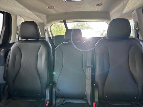 Used 2026 Kia Carnival FWD image 41