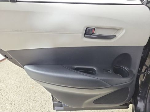 Used 2025 Toyota Corolla Cross L FWD image 14